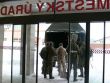 Zasnežené Kysuce zachraňujú vojaci