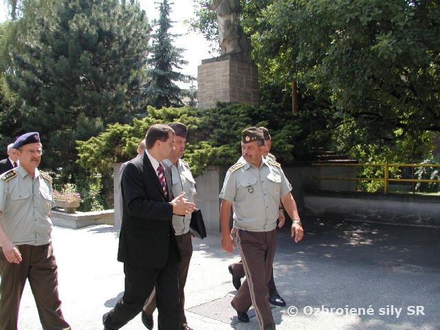 Návšteva ministra obrany v posádke Trenčín.