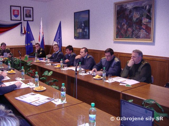 Príslušníci kurzu národnej bezpečnosti v Trenčíne