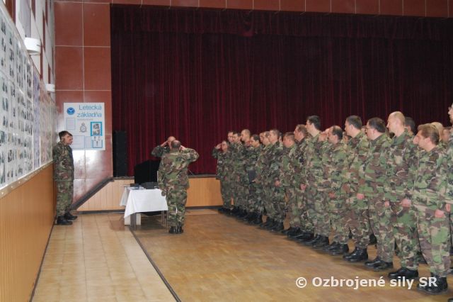 Slávnostný nástup ku Dňu veteránov a Dňu boja za slobodu a demokraciu