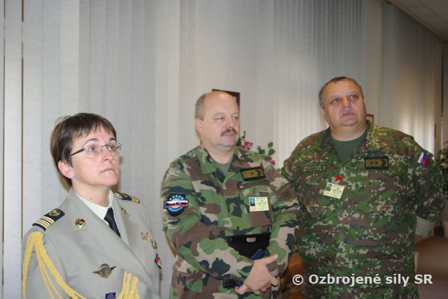 Francúzska  pridelenkyňa obrany navštívila veliteľstvo pozemných síl OS SR