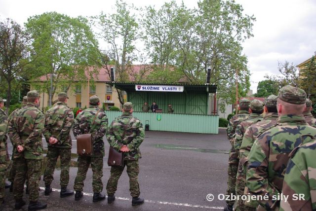 Minister obrany v posádke Levice