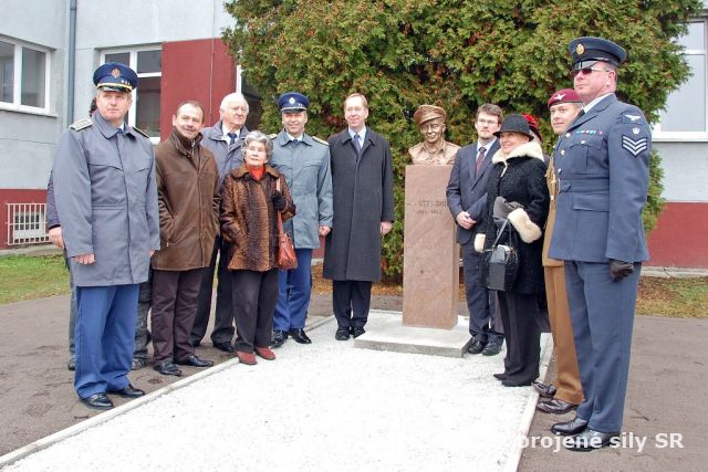 Odhalenie pamätnej busty generálmajora Otta Smika