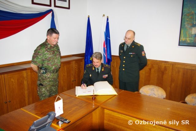 Ukrajinský vojenský pridelenec obrany a vojenský atašé navštívili veliteľstvo pozemných síl 