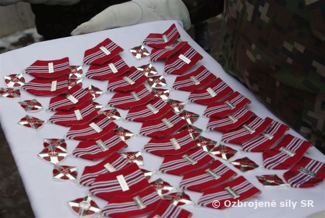 Medaily pre vojakov z operácií ISAF a KFOR