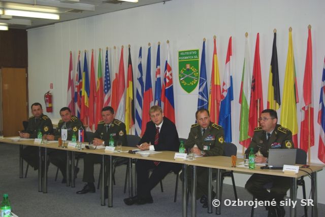 Akreditovaní pridelenci obrany navštívili Veliteľstvo pozemných síl