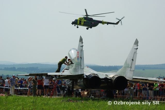 Leteckú základňu Sliač prepadlo vyše 100 lietadiel