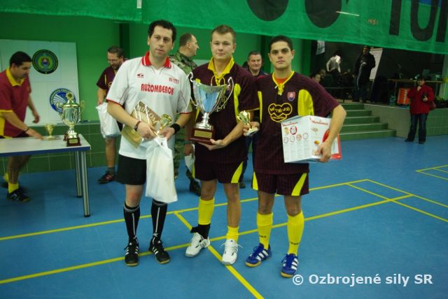 Útok a obranu na športovom poli prišiel povzbudiť minister obrany