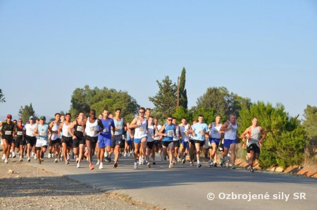 Tradičný bežecký pretek na 10 km sa v UNFICYP behá aj pri extrémnych teplotách