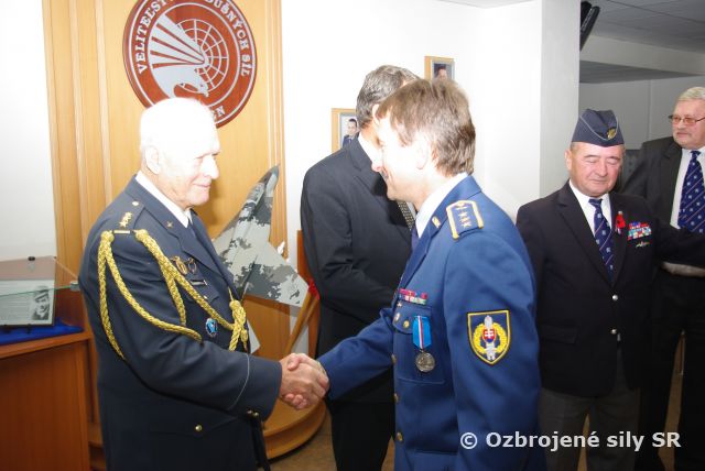 Veliteľ vzdušných síl dnes privítal vojenských  veteránov