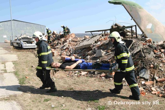 Hasiči haváriu lietadla na Lešti zvládli 