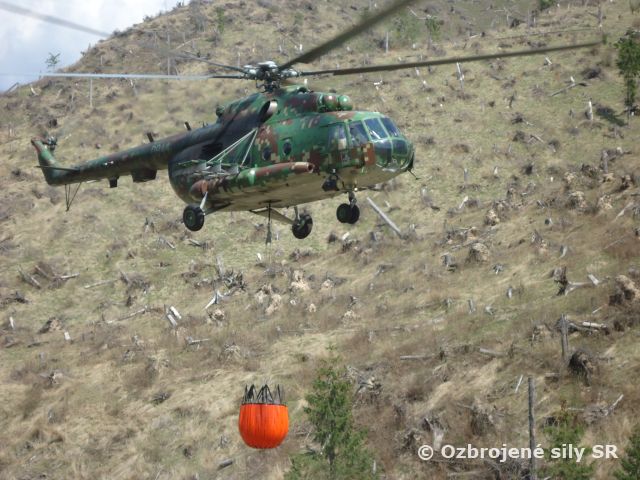 Prešovské vrtuľníky opäť zasahujú proti požiaru - Aktualizované