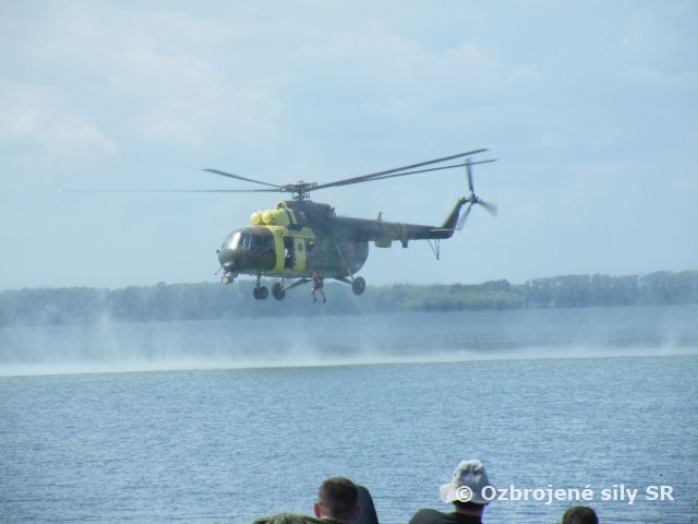 Výcvik padákových odborníkov letectva na Zemplínskej Šírave
