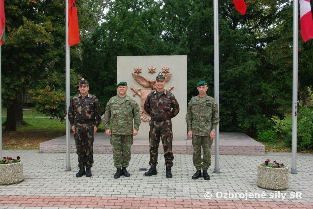 Spoločné rokovanie slovenského a maďarského veliteľa pozemných síl 
