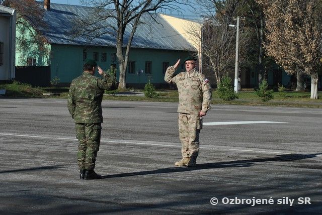Slávnostný nástup pred odchodom na plnenie úloh do operácie ISAF Afganistan