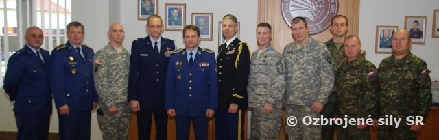 Vojenskí predstavitelia USA navštívili vzdušné sily