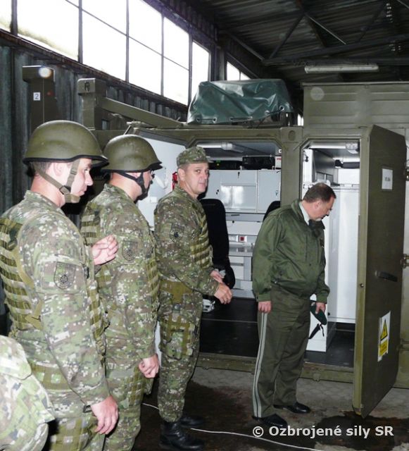 Veliteľ pozemných síl navštívil Základňu mobilných KIS v Ružomberku