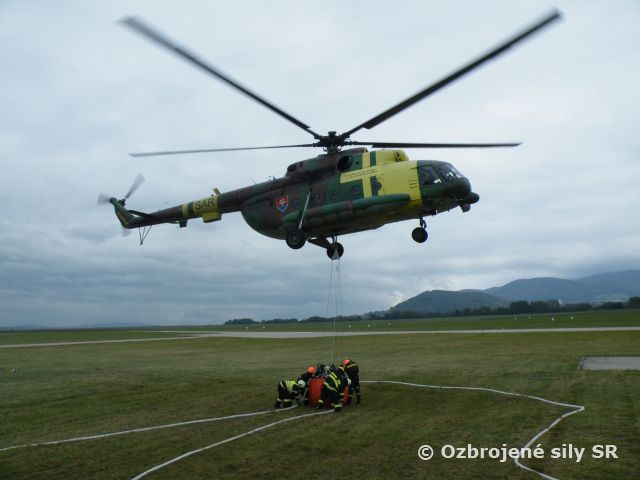 Výcvik prešovských hasičov v plnení BAMBI vakov
