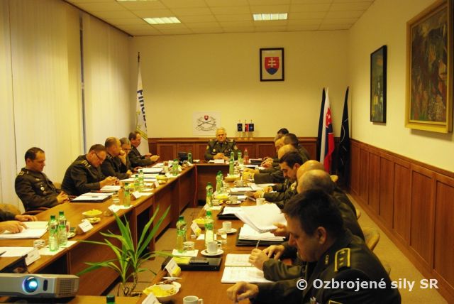Prvýkrát v tomto roku spoločne rokovali členovia vojenskej rady