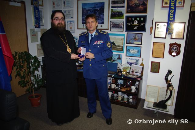 Metropolita Rastislav na návšteve vzdušných síl
