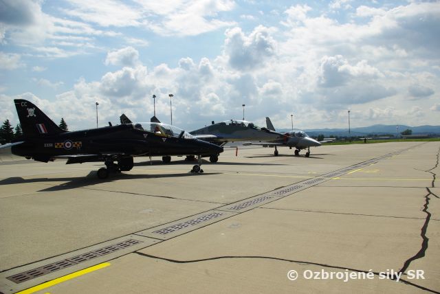 Britské jastraby cvičia nad Sliačom