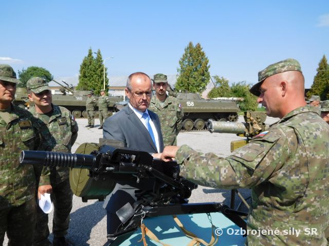 Minister obrany SR navštívil posádku Michalovce