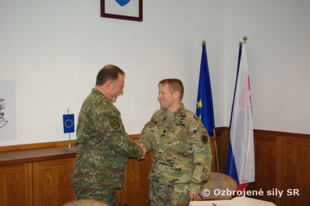 Vojenskí diplomati USA navštívili veliteľstvo pozemných síl