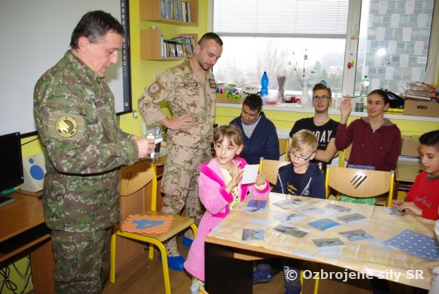 Príslušníci vzdušných síl opäť rozžiarili detské očká