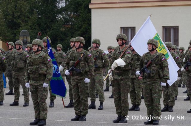 Odovzdanie velenia pozemným silám v Trenčíne