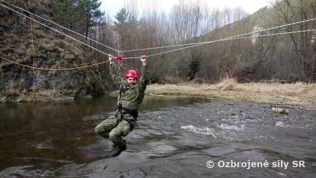 Vojenskí stíhačí absolvovali cvičenie v prežití