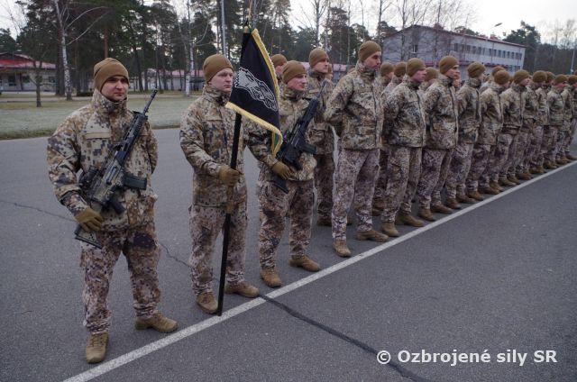 V lotyšskom výcvikovom priestore Adaži zaviala slovenská zástava
