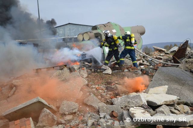 Slovenskí a českí vojenskí hasiči spoločne zasahovali na Lešti
