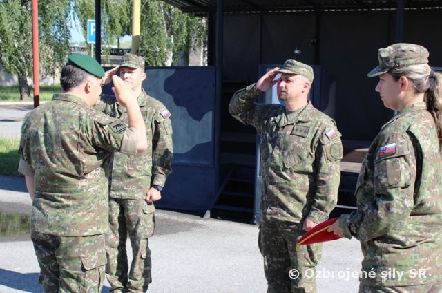 U 2. mechanizovanej brigády sa povyšovalo a lúčilo