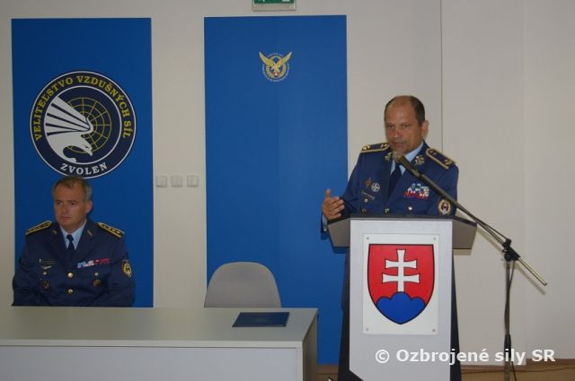 Slávnostný nástup k výročiu SNP a prijatiu ústavy