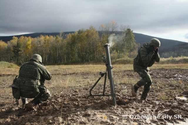 V Kamenici nad Cirochou duneli mínomety