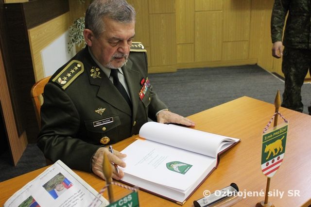 Generál Maxim na pracovnej návšteve v posádke Prešov