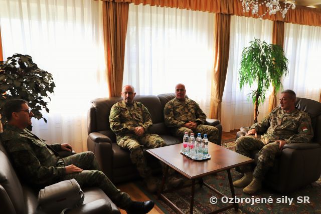 Bilaterálne rokovanie veliteľa pozemných síl v Maďarsku 