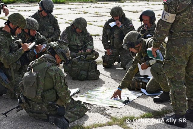 Kontrola zladenosti a bojové ostré streľby 1.mechanizovanej čaty posilnenej o odstreľovačské družstvo