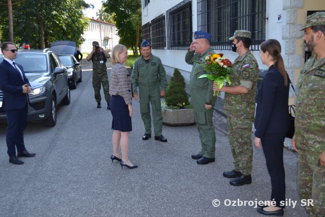 Americká veľvyslankyňa navštívila vrtuľníkové krídlo