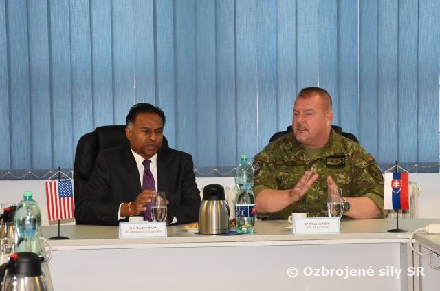 Americký veľvyslanec na návšteve vo vzdušných silách