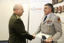 Generálporučík Macko prijal odchádzajúceho podplukovníka Simonsa (DEU)