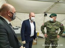 Ústredná vojenská nemocnica v Ružomberku spustila vo vlastnej réžii testovanie na ochorenie COVID-19