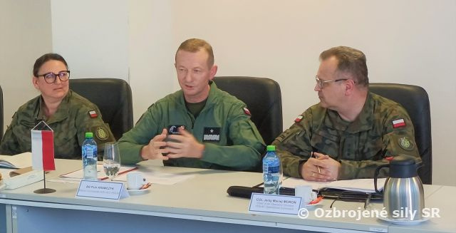 Poľská delegácia na návšteve veliteľstva vzdušných síl