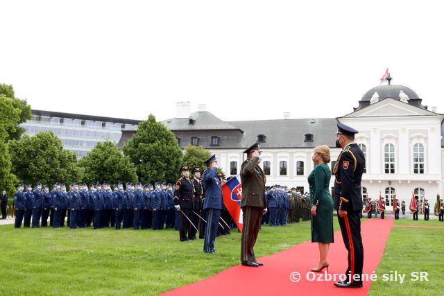 Slávnostné odovzdanie zapožičaných bojových zástav