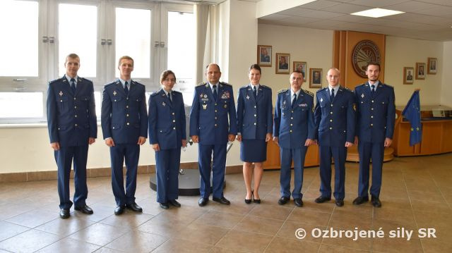 Vzdušné sily majú nových poručíkov