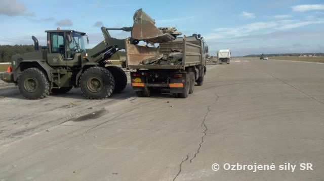 V dopravnom krídle prebieha oprava letiskových plôch