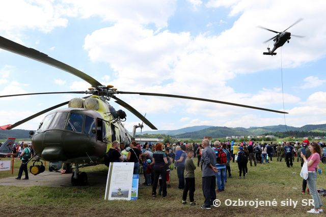 Deň detí s vojakmi
