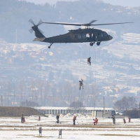 Výcvik alternatívnych spôsobov vysadenia a vyzdvihnutia z vrtuľníka