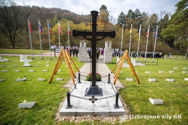 Pietny akt pri príležitosti 107. výročia ukončenia 1. svetovej vojny pripomenul odvahu a obete veteránov