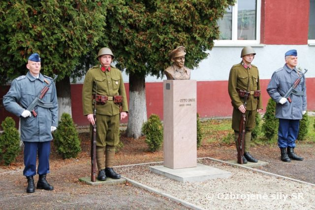 Na Sliači spomínali na svojho patróna-hrdinu  generálmajora Otta Smika